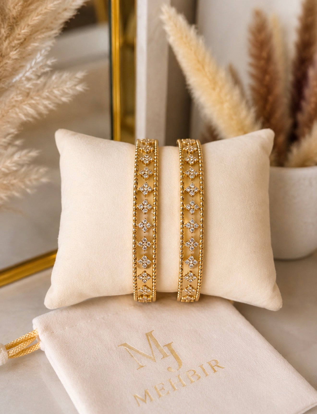 Van Cleef-Inspired Crystal Clover Bangle 18k gold plated stainless (one)