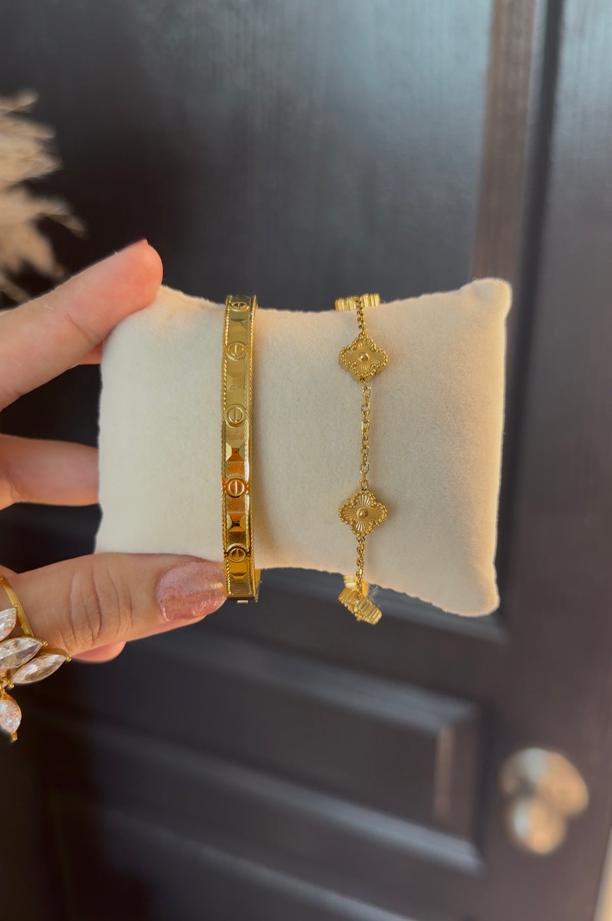 Gold Screw Bangle & Clover Charm Bracelet Set ✨in perium quality
