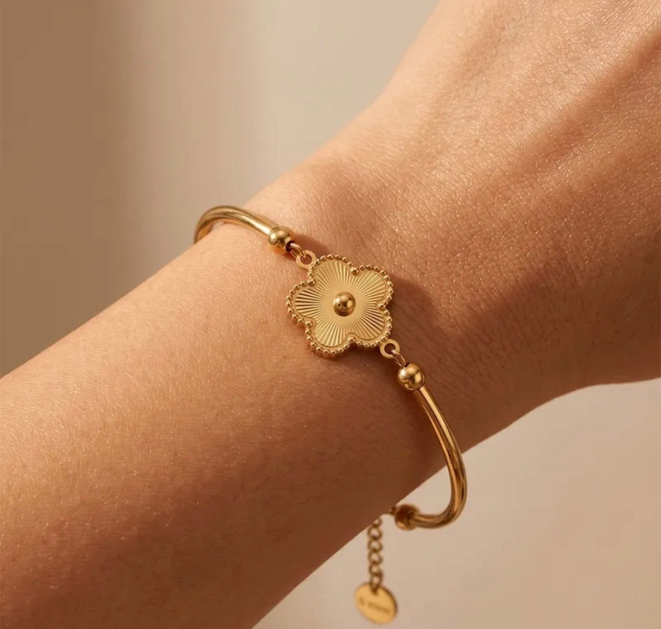Golden Clover Cuff Bracelet ✨18 k gold plated stainless