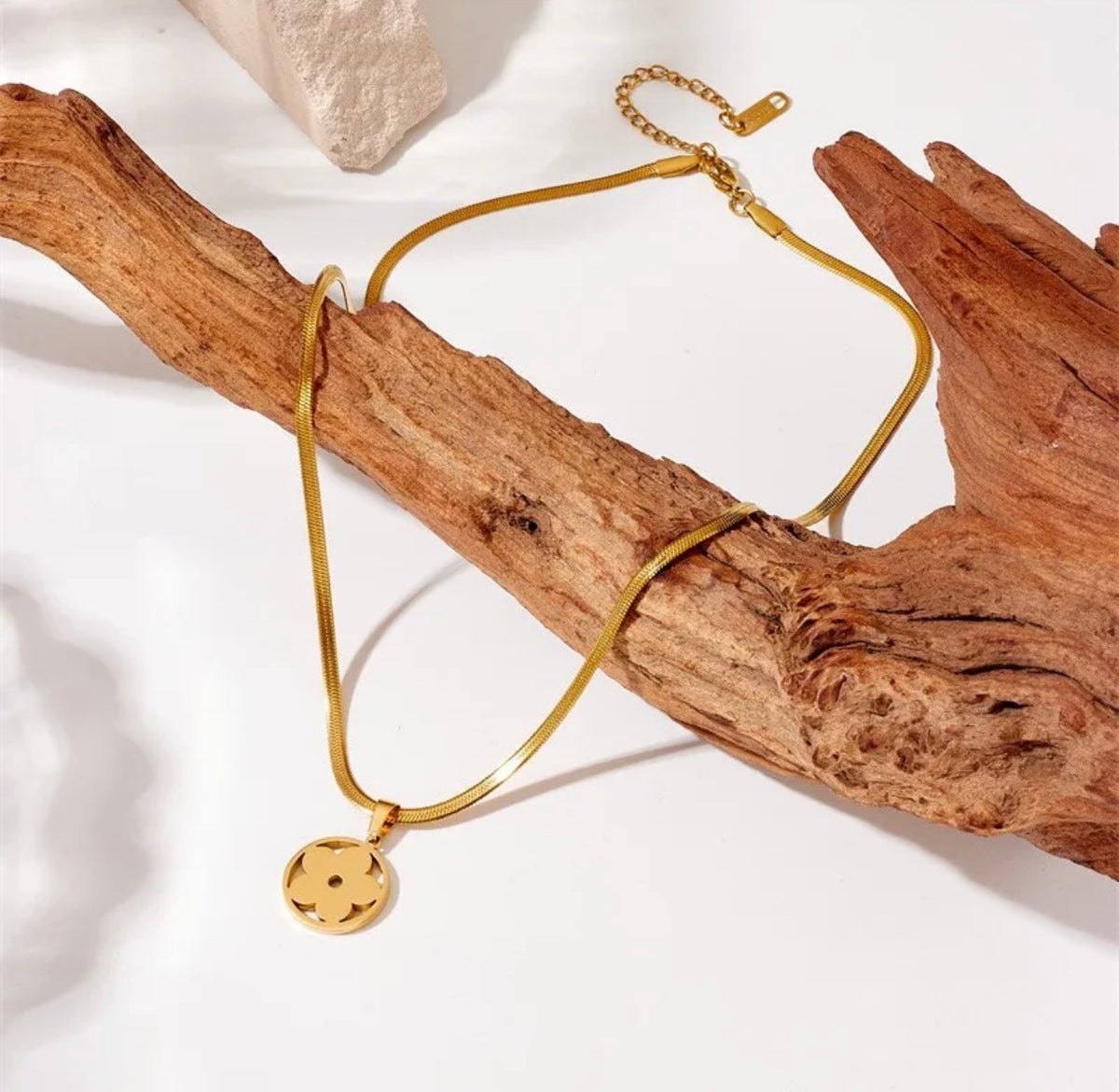 Golden Clover Pendant Necklace ✨316L stainless 18k gold plated