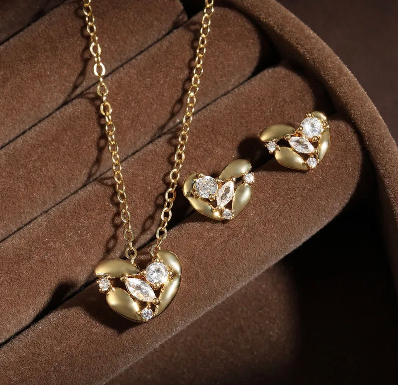 Diamond Heart Glow Pendant Set 18k gold plated stainless