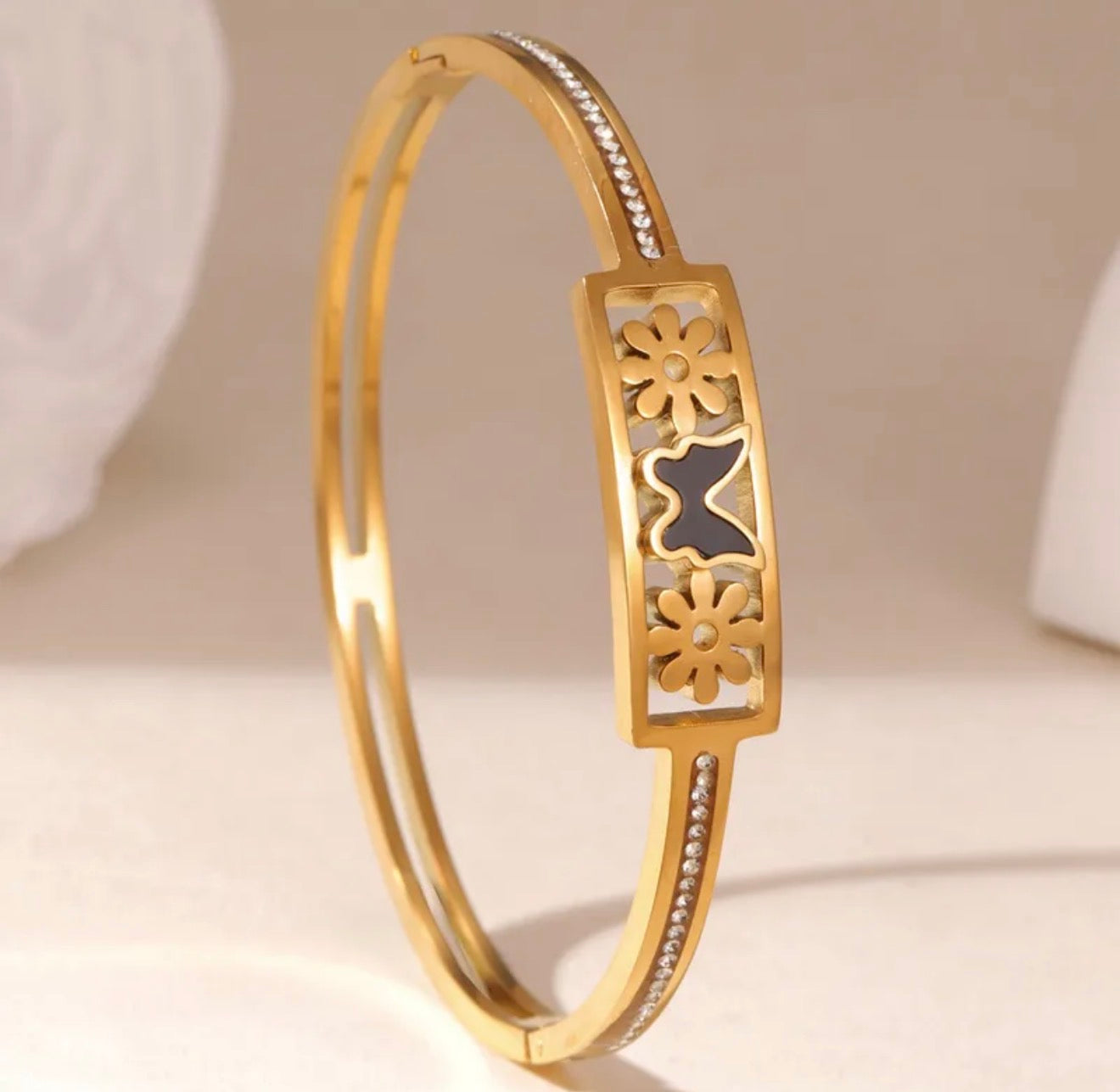 Petal Lace Bracelet elegant looking 18k gold plated stainless steel