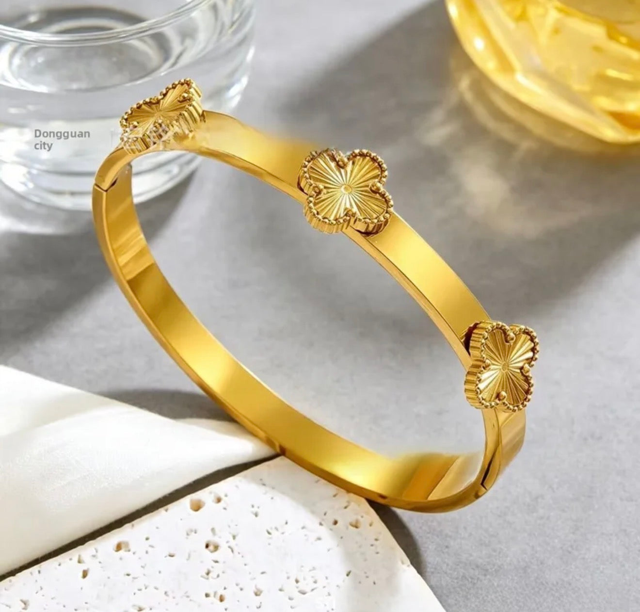 Royal Clover Cuff Bangle 18k gold plated stainless (one)