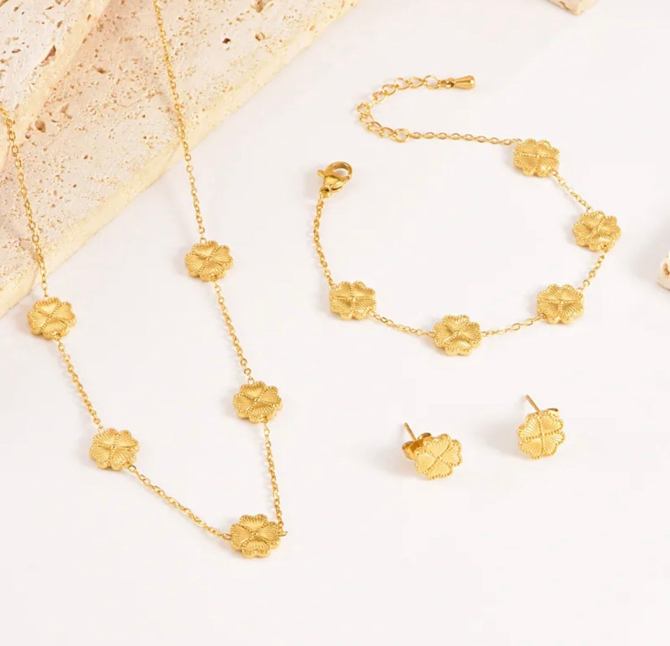 Elegant clover set 18 K gold platet stainless steel