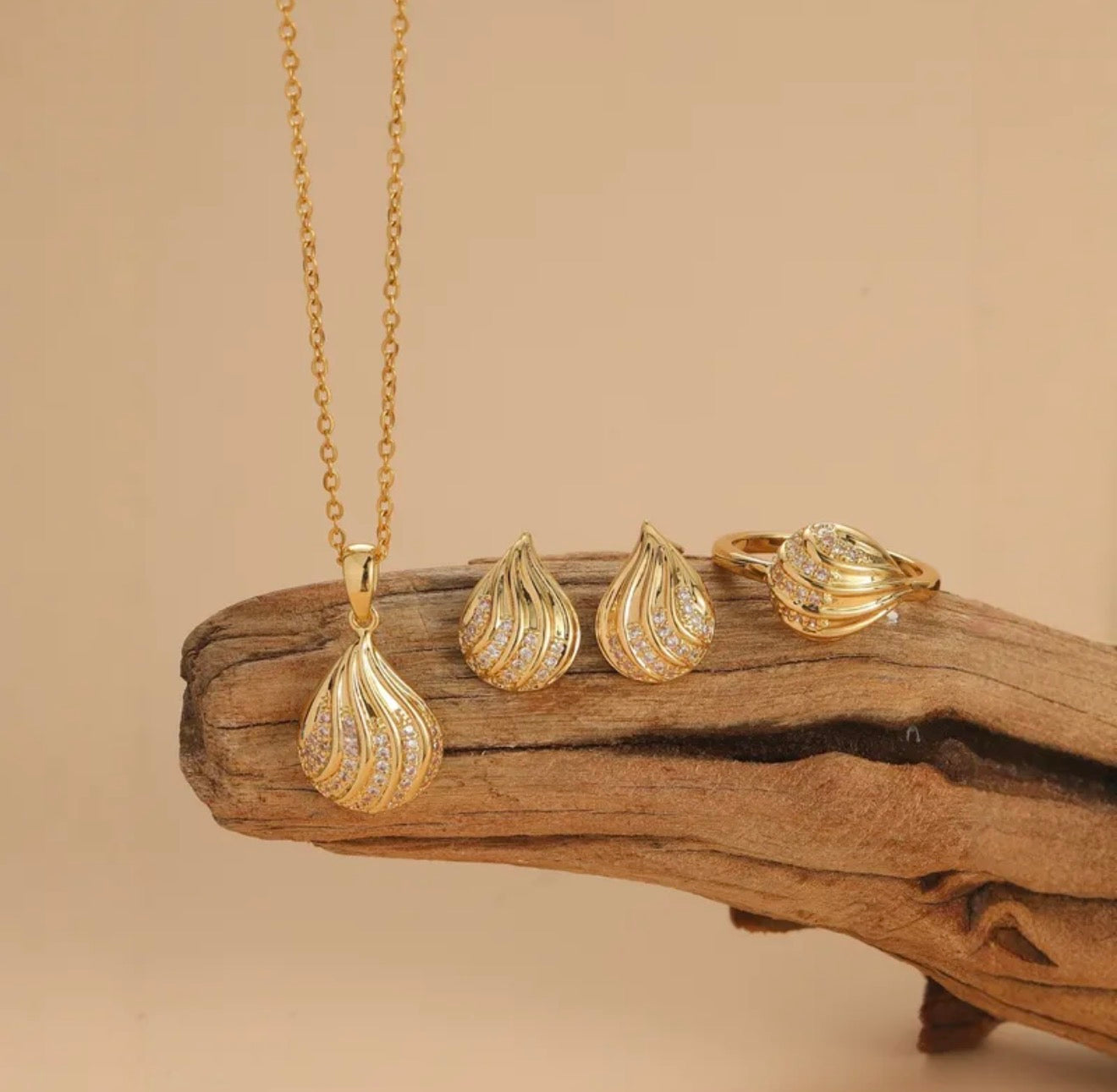 Luxe Wave Jewelry Set ✨18k gold plated stainless steel