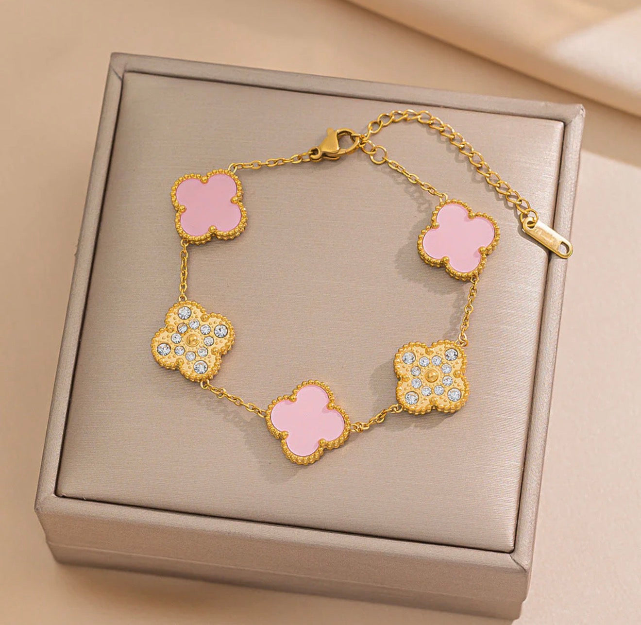 Blush Clover Bracelet 18k gold plated stainless