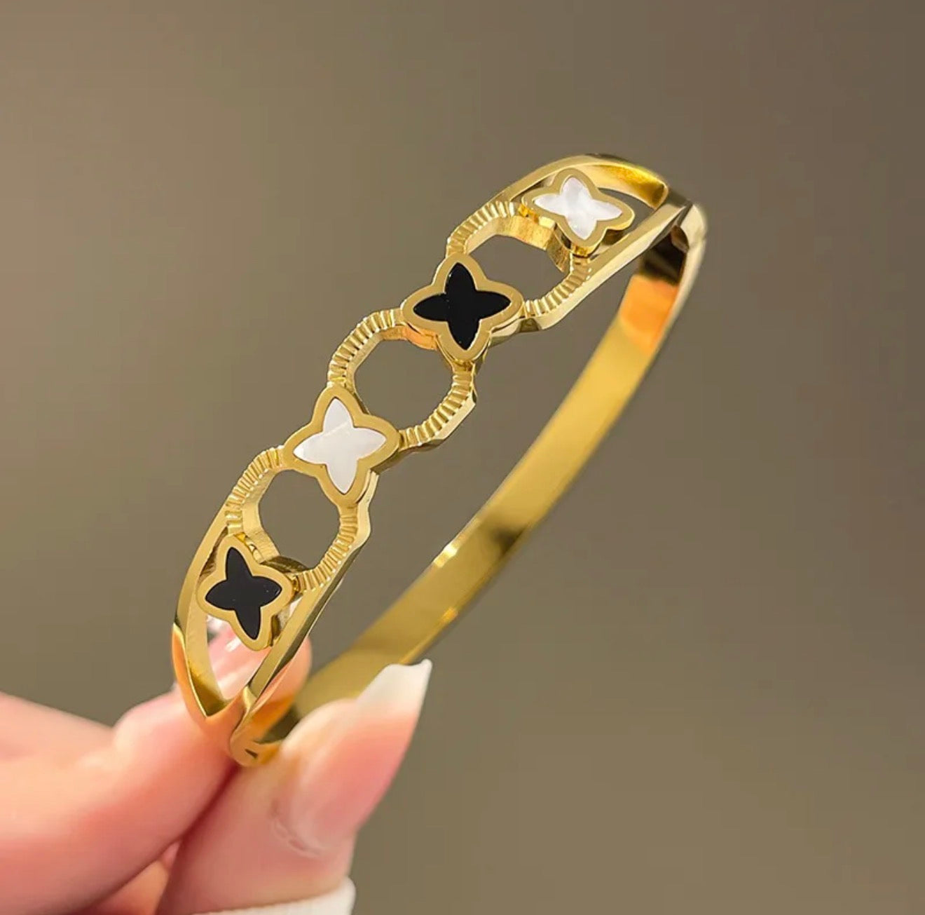 Classic Clover Charm Bangle for Daily Wear 18k gold plated