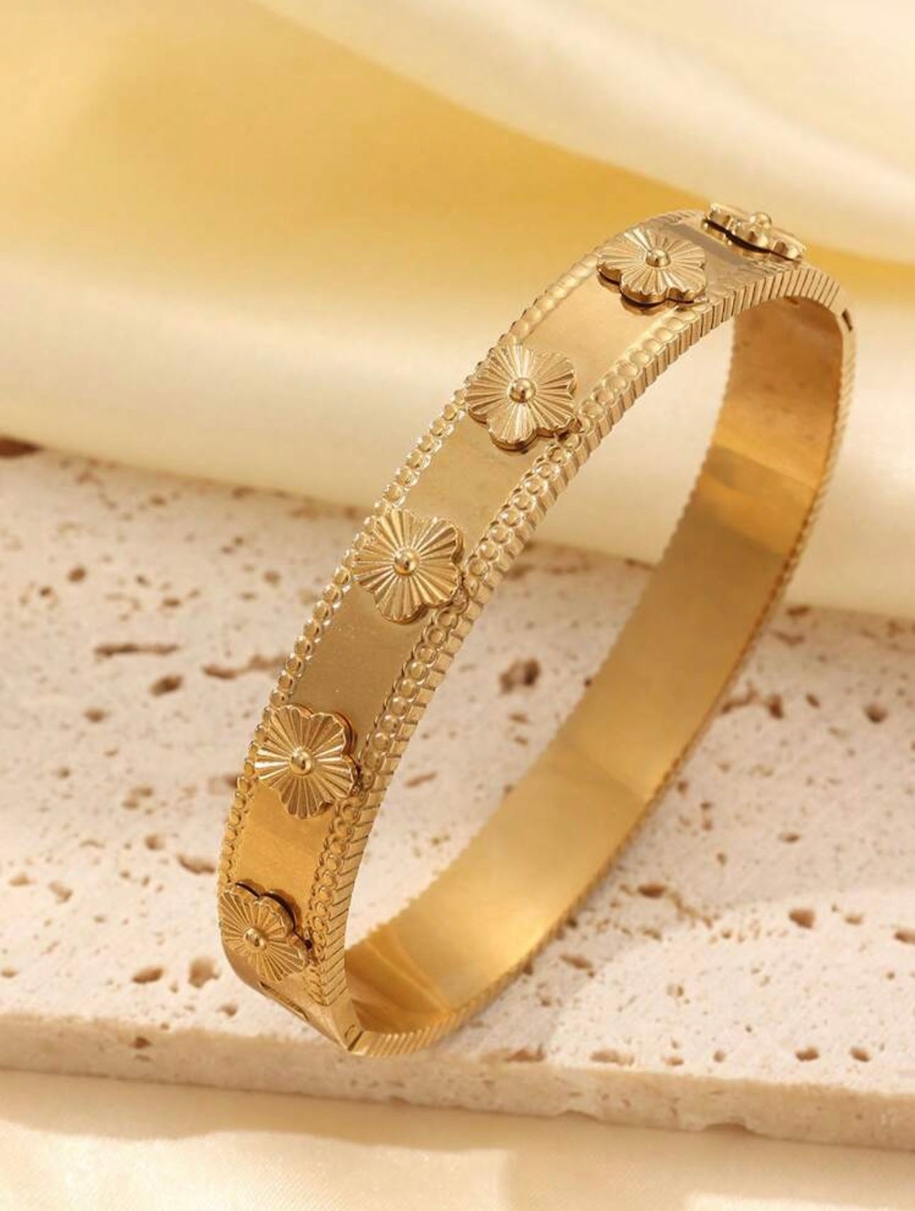 Golden flower bracelet 304 stainless steel 18k gold plated bracelet