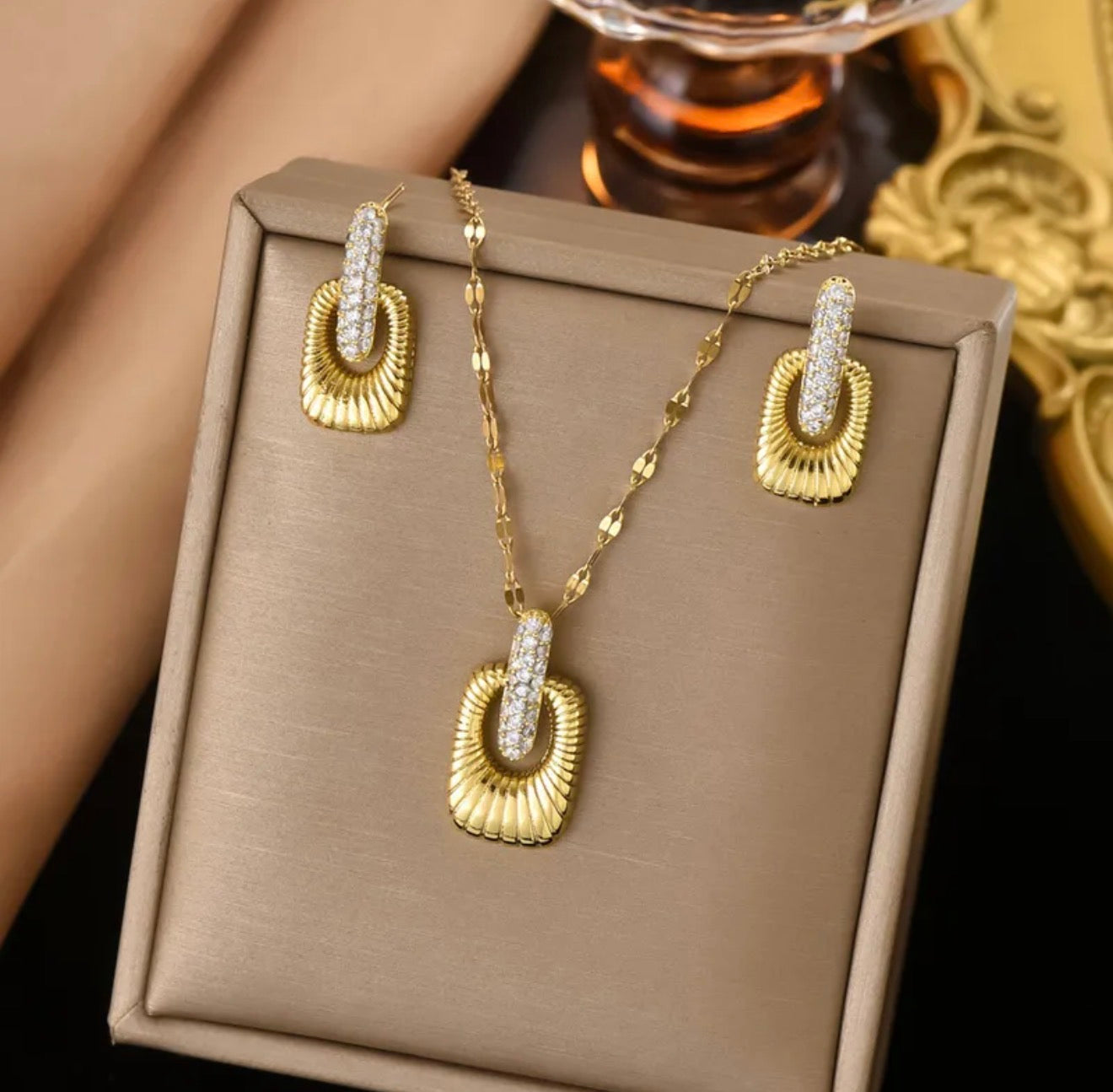 Elite Gleam Gold Set 18 golden plated stainless steel