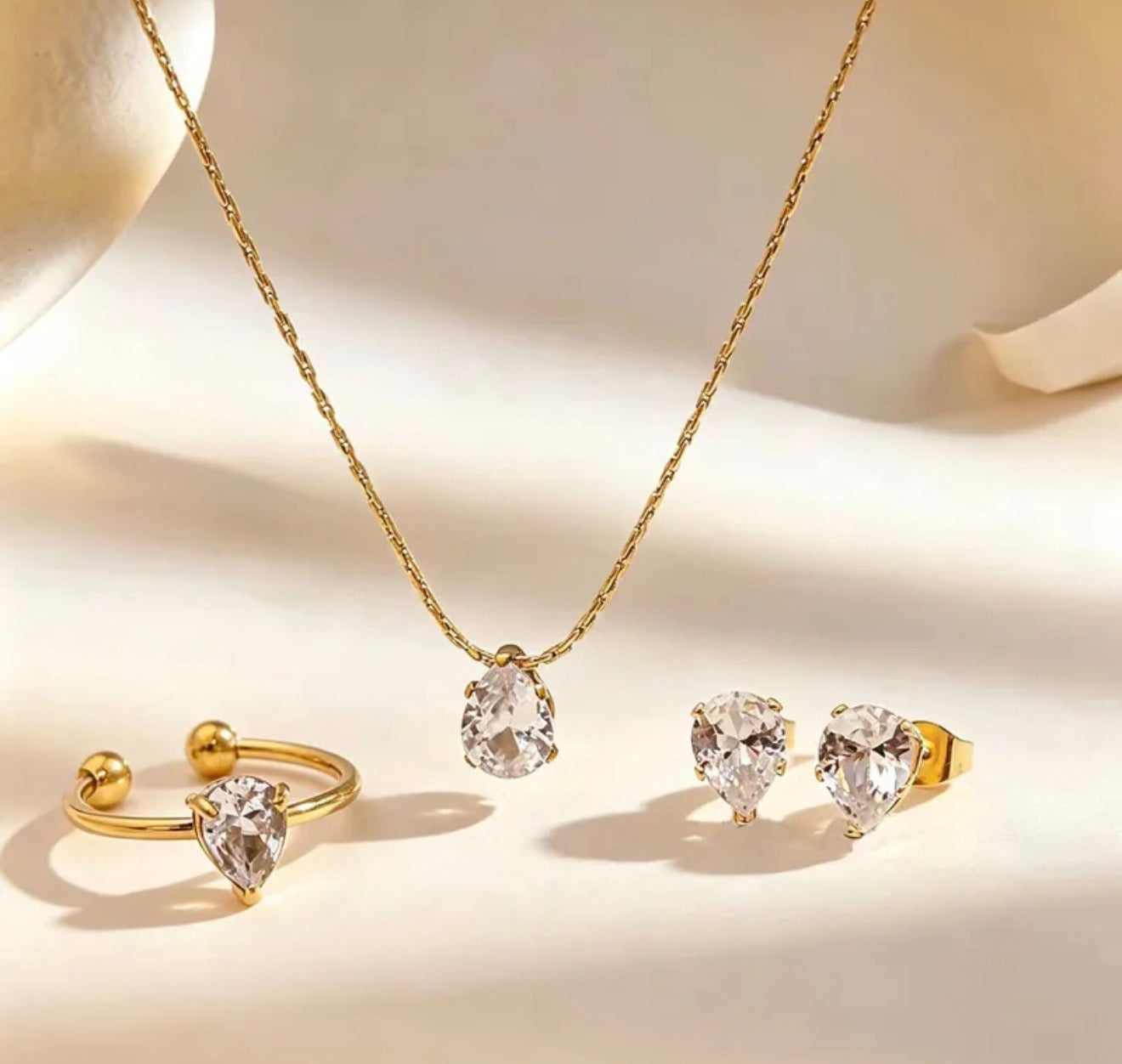 Golden Teardrop Jewelry Set✨perfect for daily wear 18k gold plated stainless