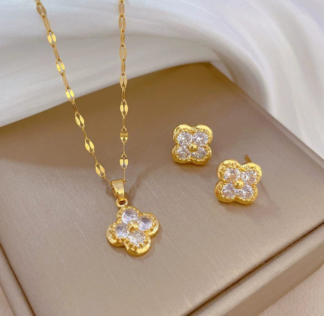 Super elegant cute flower set chain, earrings 304 stainless 18k gold plated