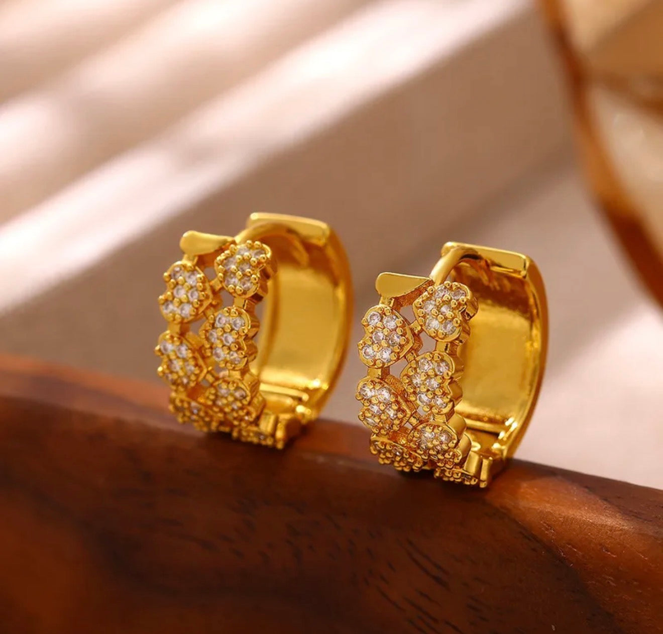 Crystal Clover Hoop Earrings ✨18k gold plated stainless