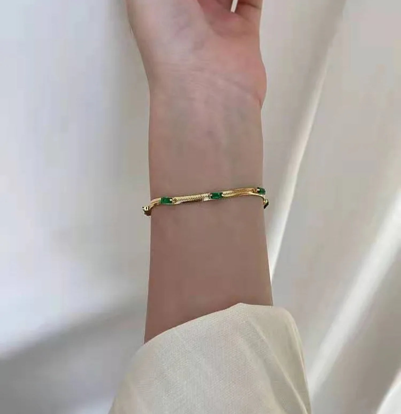 Green elegant looking stainless 18k gold paint set chain and bracelet
