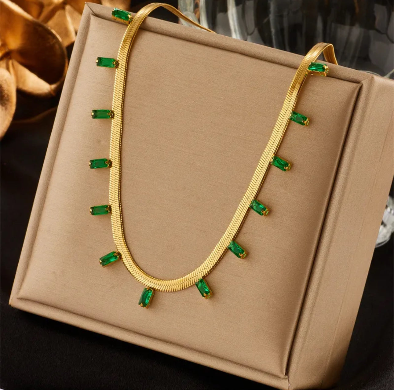 Green elegant looking stainless 18k gold paint set chain and bracelet