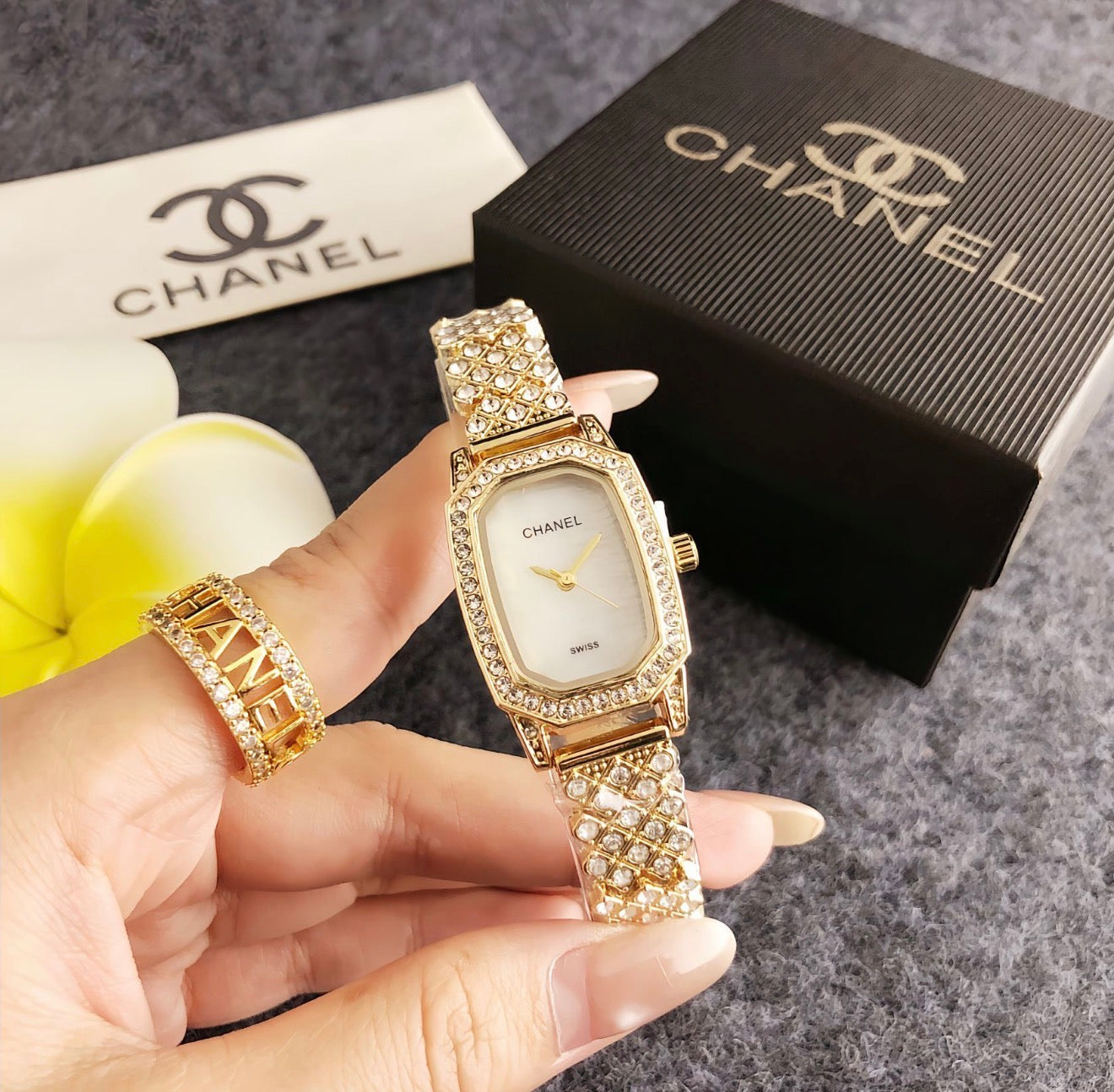 Golden Grace Crystal Luxe Watch in perium quality stainless waterproof
