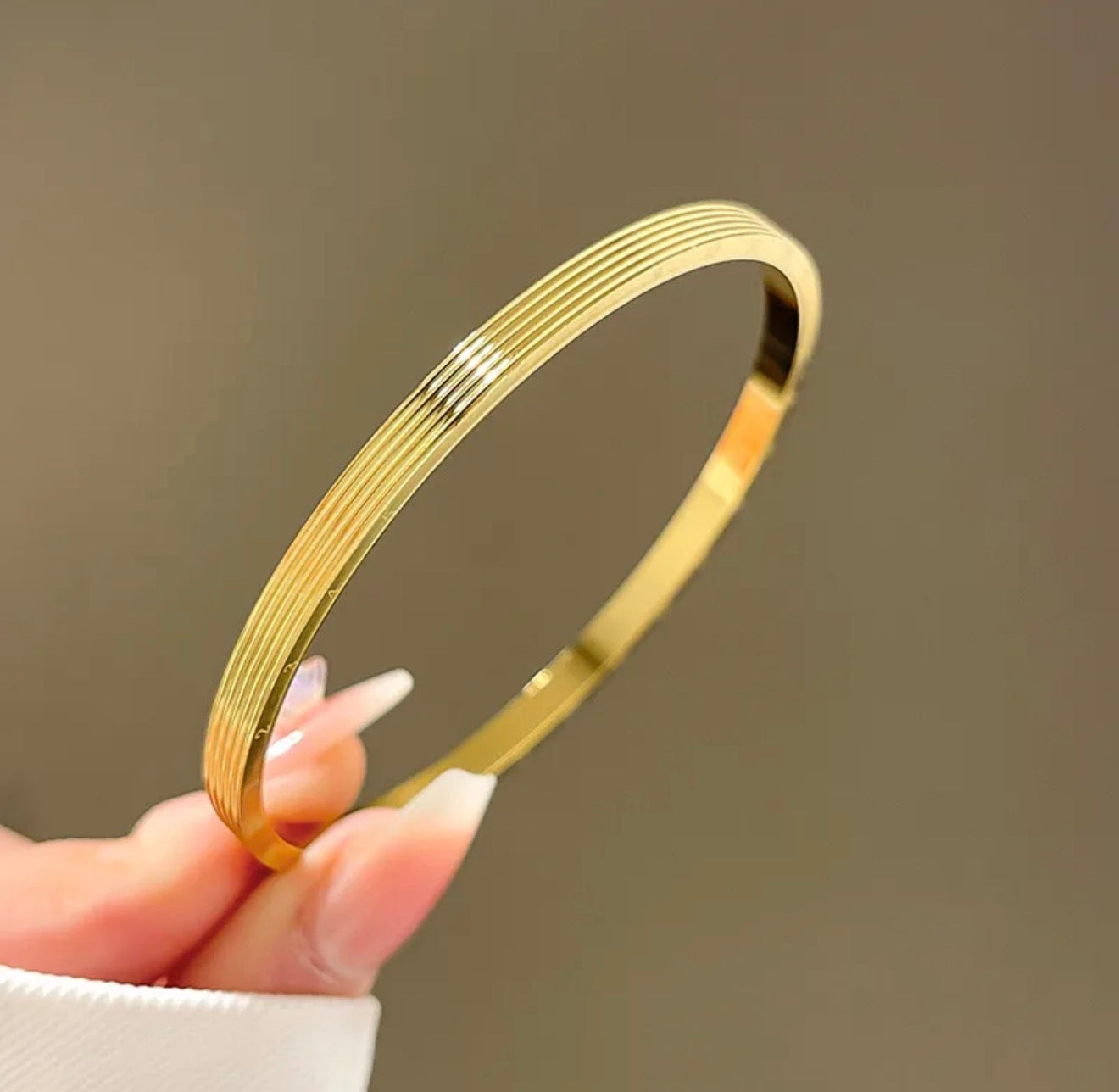 Classic Gold Ribbed Bangle 18k gold plated stainless