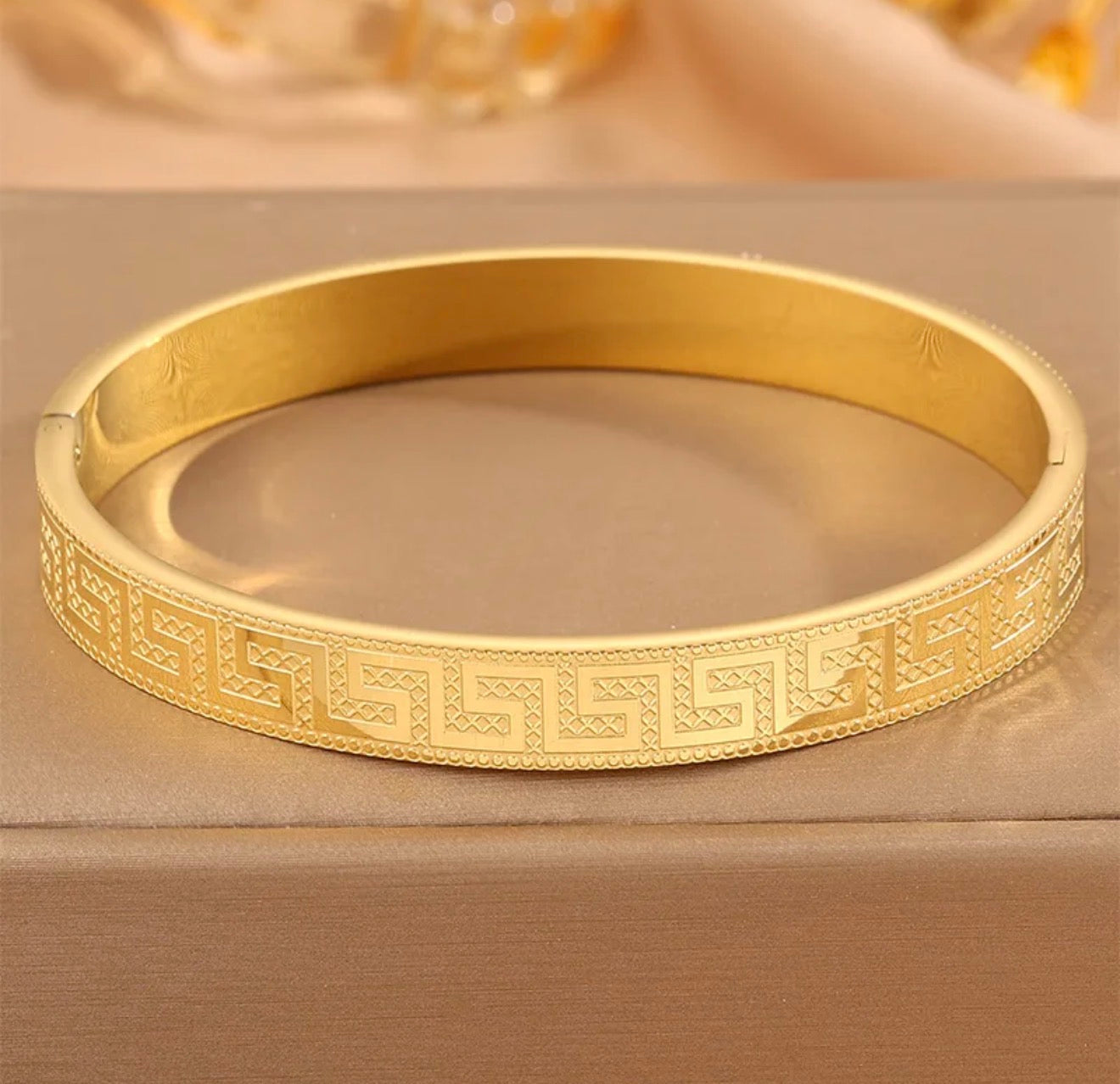 Versa Royale Greek Key Bangle 18k gold plated stainless