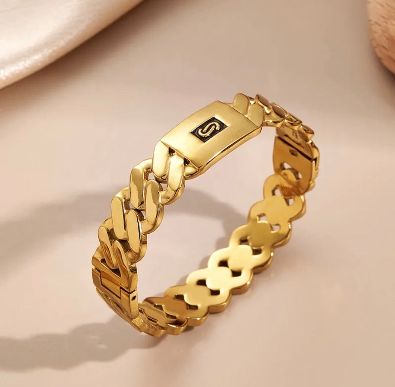 Boss Energy Bracelet luxurious feel 18k gold plated stainless steel