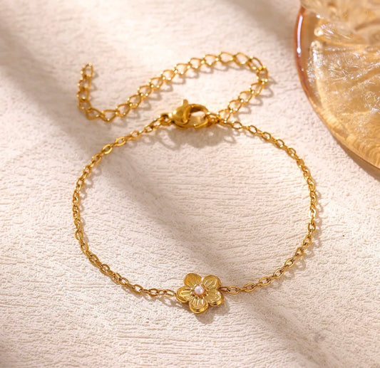Petal Kiss – 18K Gold Plated Flower Bracelet stainless