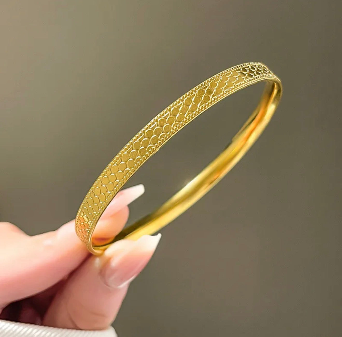 Traditional-Inspired Gold Bracelet 18k gold plated stainless