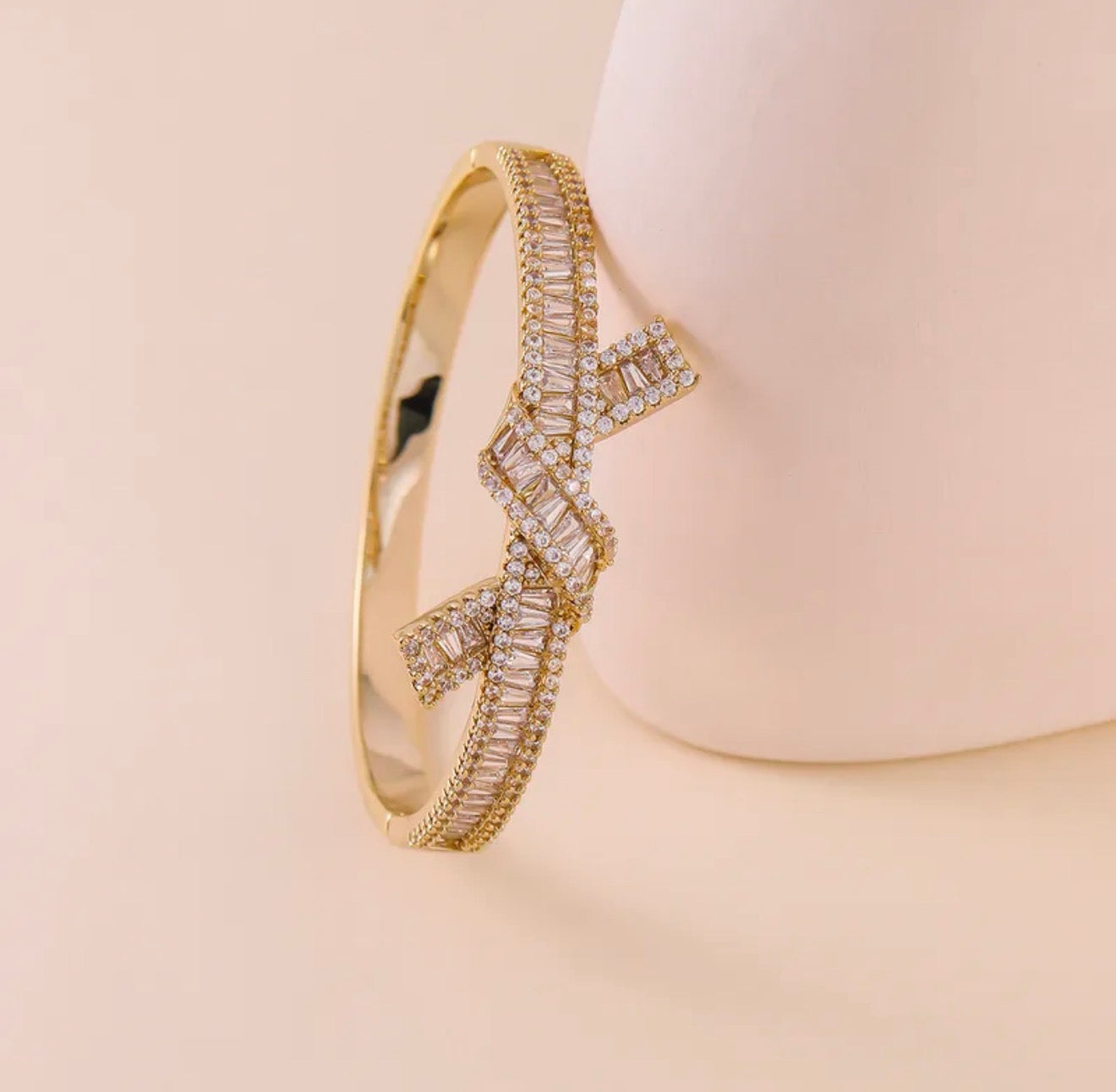 Diamond Luxe Criss-Cross Bangle 18k gold plated stainless steel