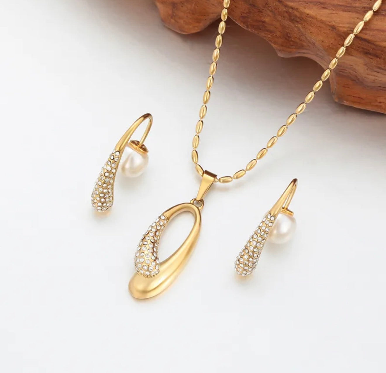 Soft Shine Pearl set 18k gold plated stainless