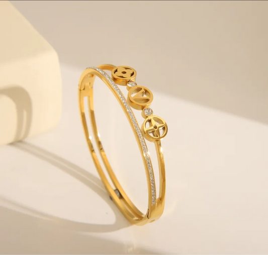 Classic style bracelet