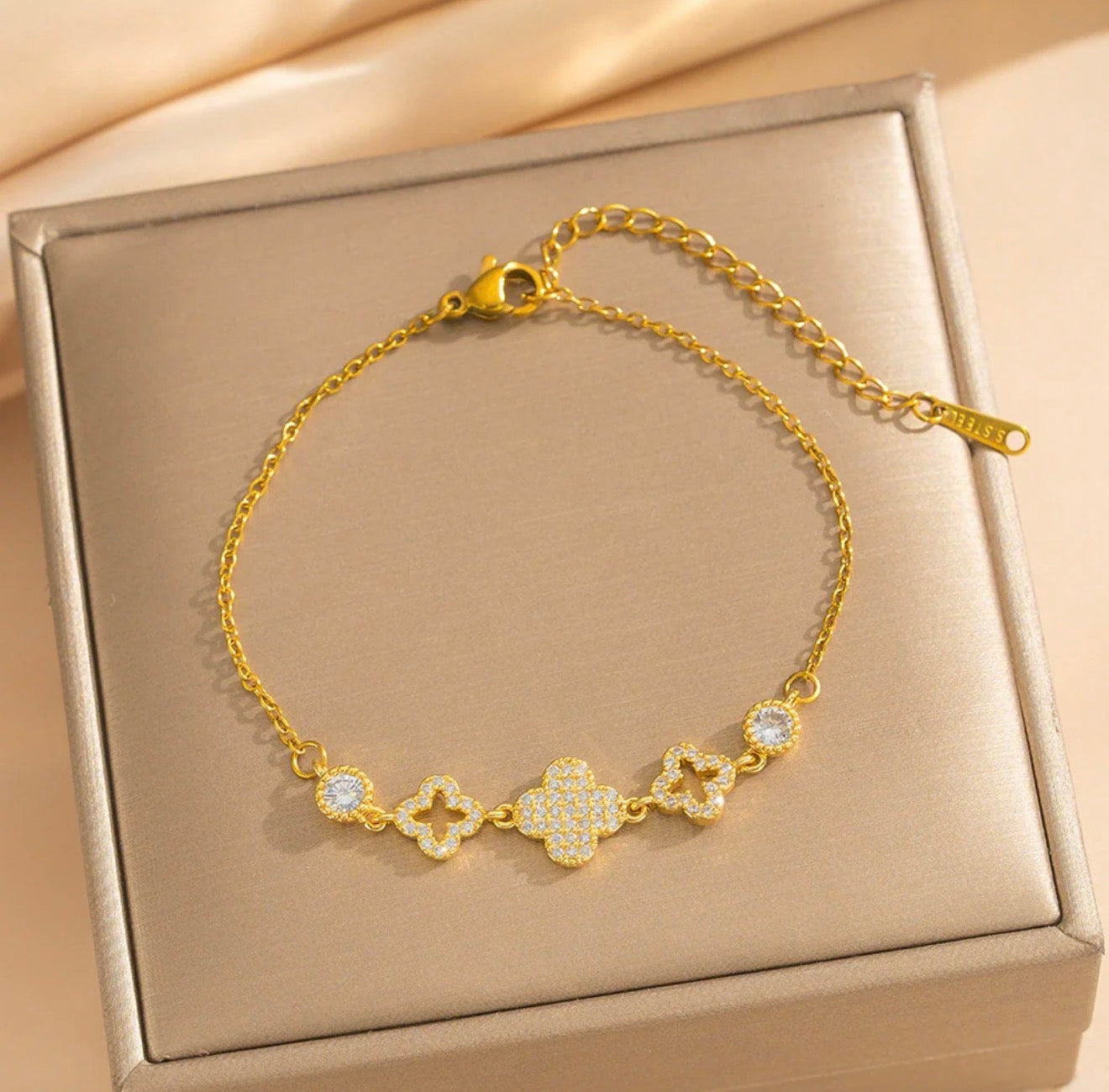 Clover Dream cute bracelet 18k gold plated stainless