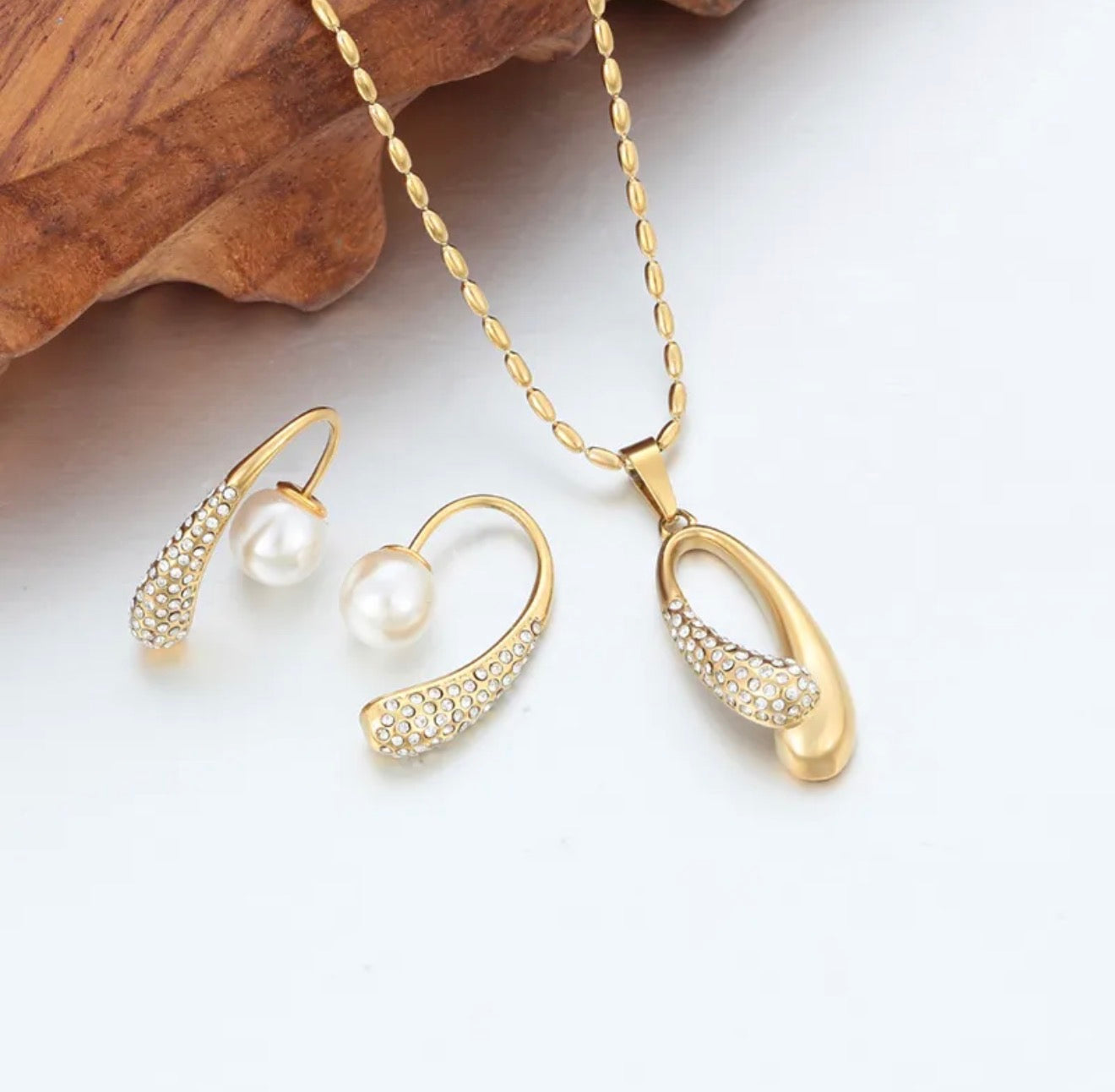 Soft Shine Pearl set 18k gold plated stainless