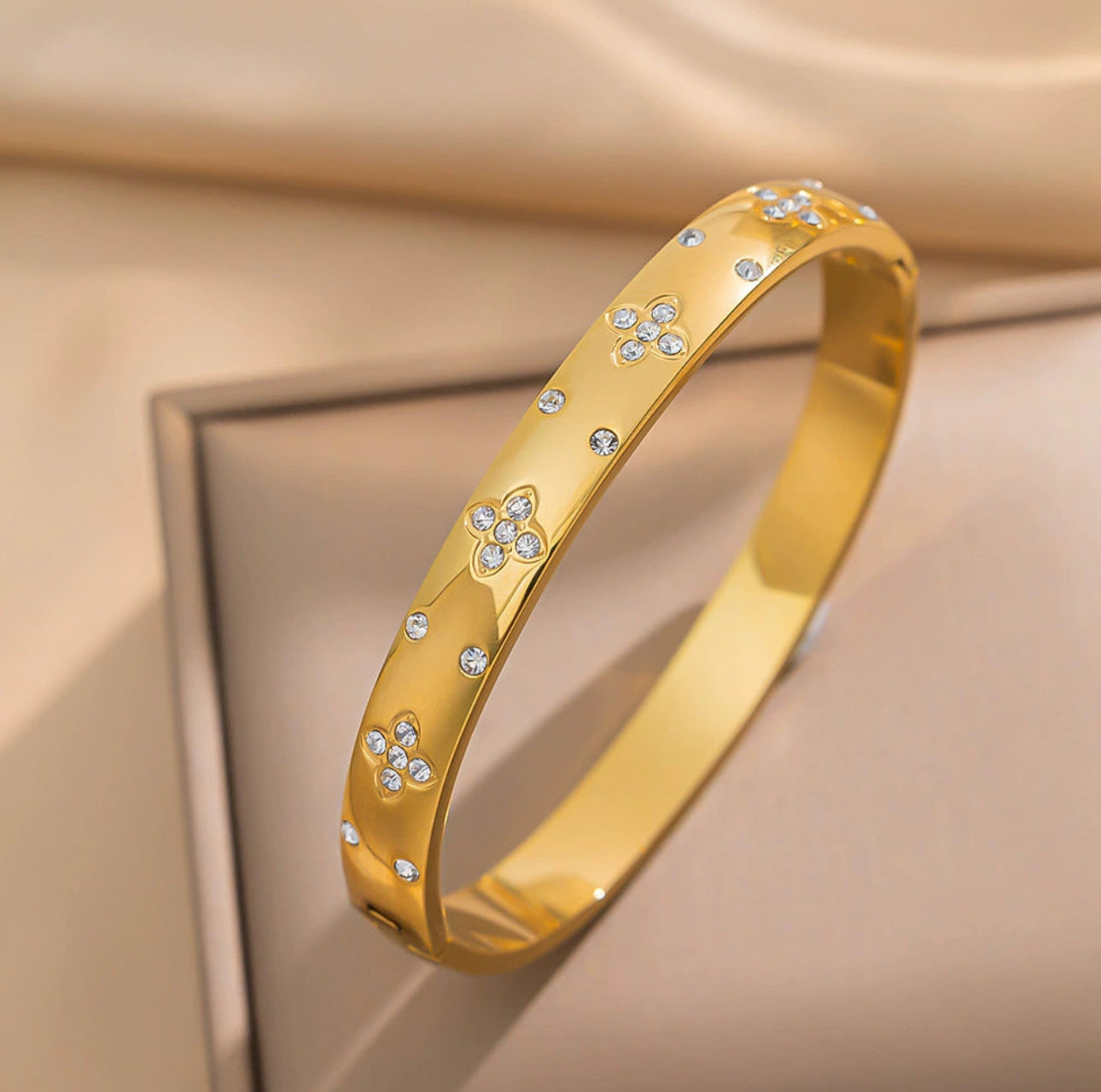 Elegant luxurious style stone flower bracelet 304 stainless steel 18k gold plated