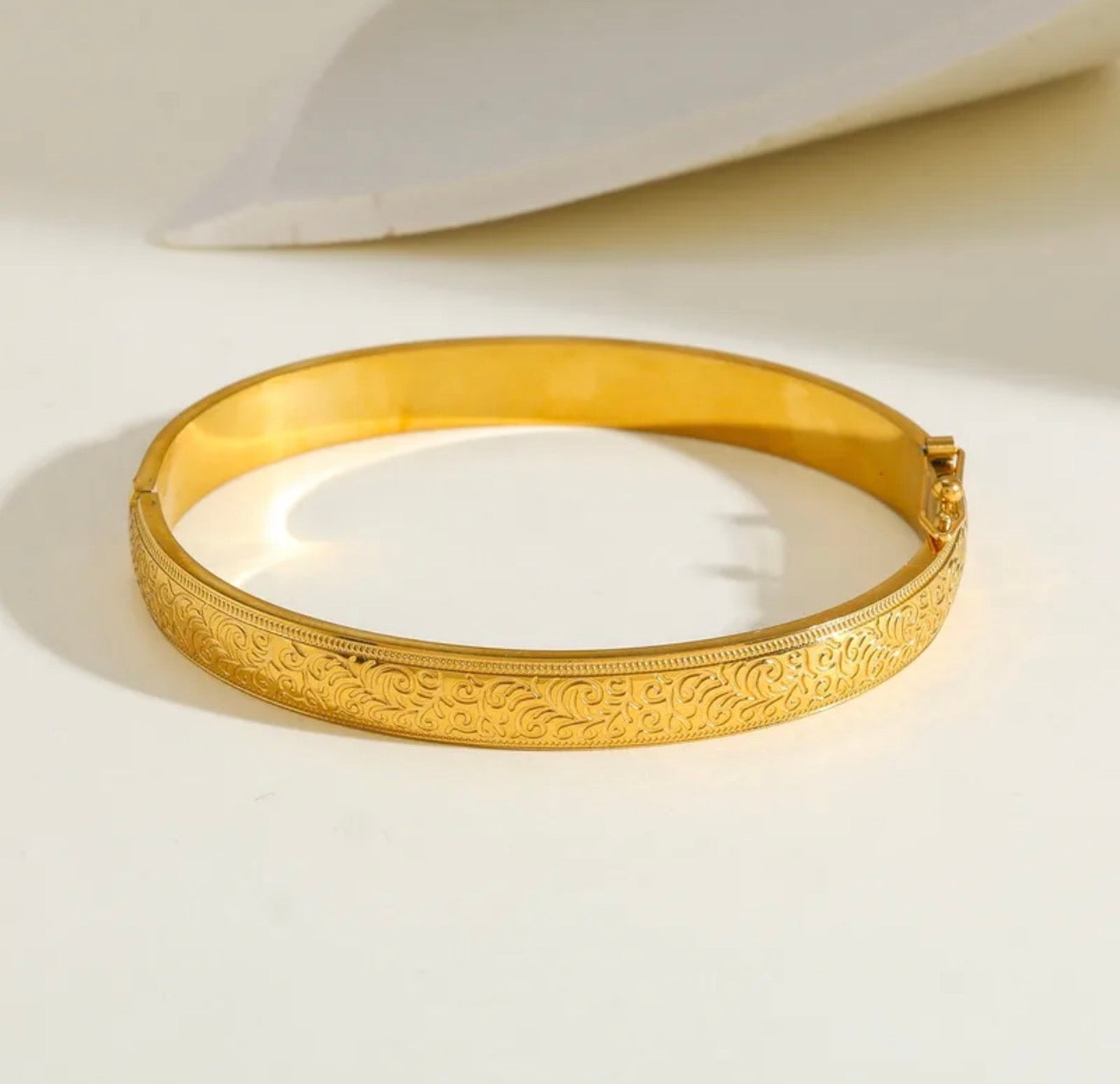 Vintage Filigree Elegance Bangle 18k gold plated stainless