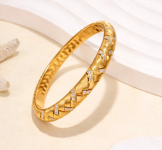 Majestic Shine Pattern Bangle 18k gold plated stainless