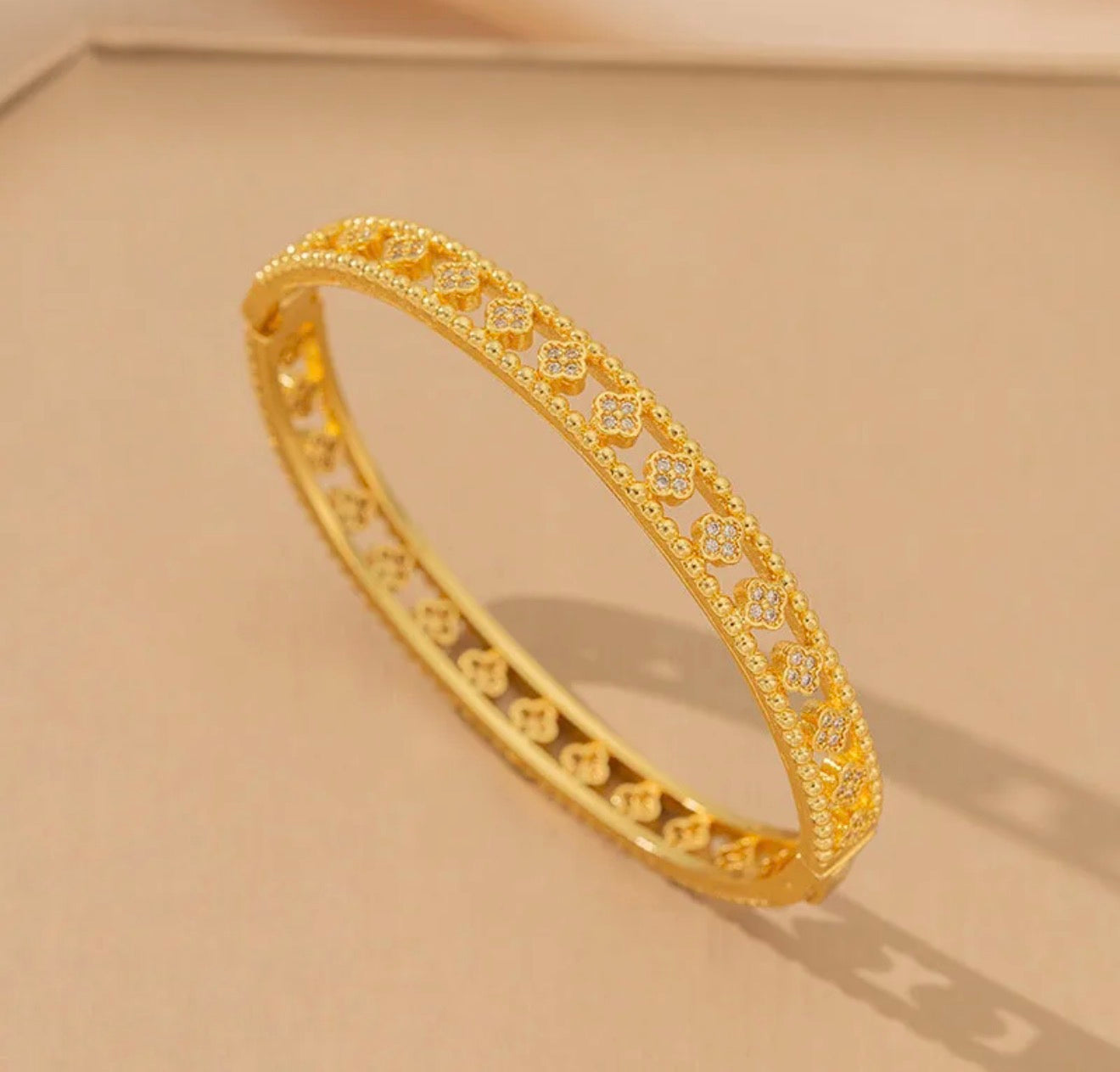 Van Cleef-Inspired Crystal Clover Bangle 18k gold plated stainless (one)