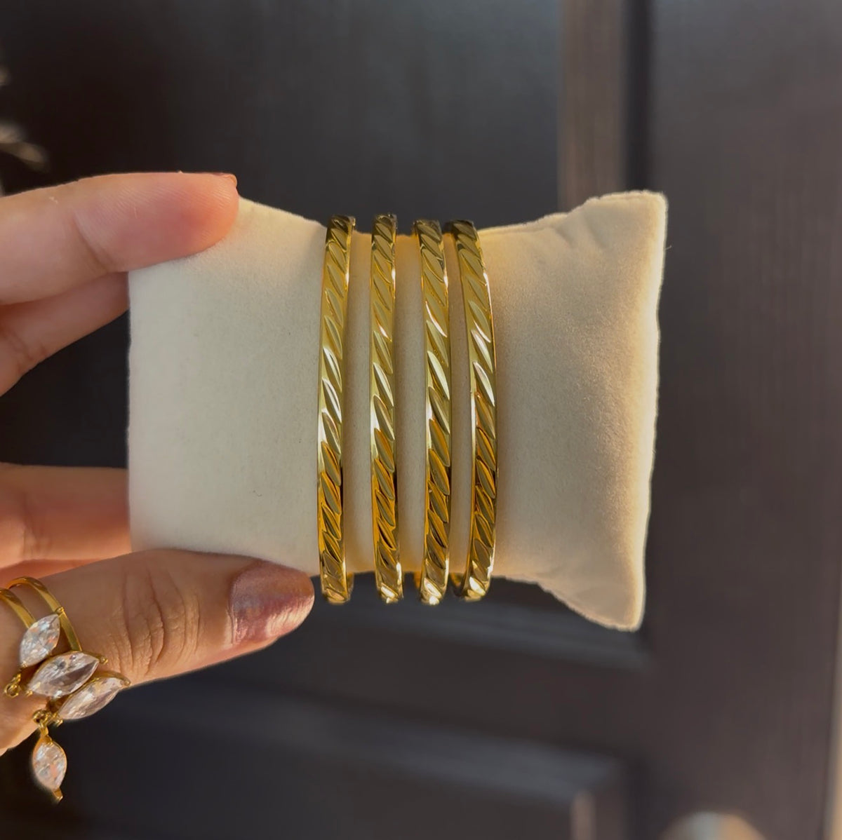 Diamond-Cut Gold Bangle Set✨18k gold plated stainless in perium quality (two)