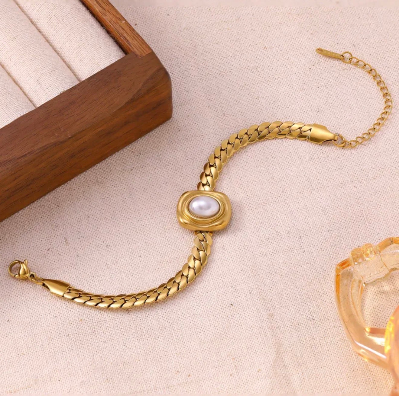 Pearl Link Gold gorgeous 18k gold plated stainless steel bracelet