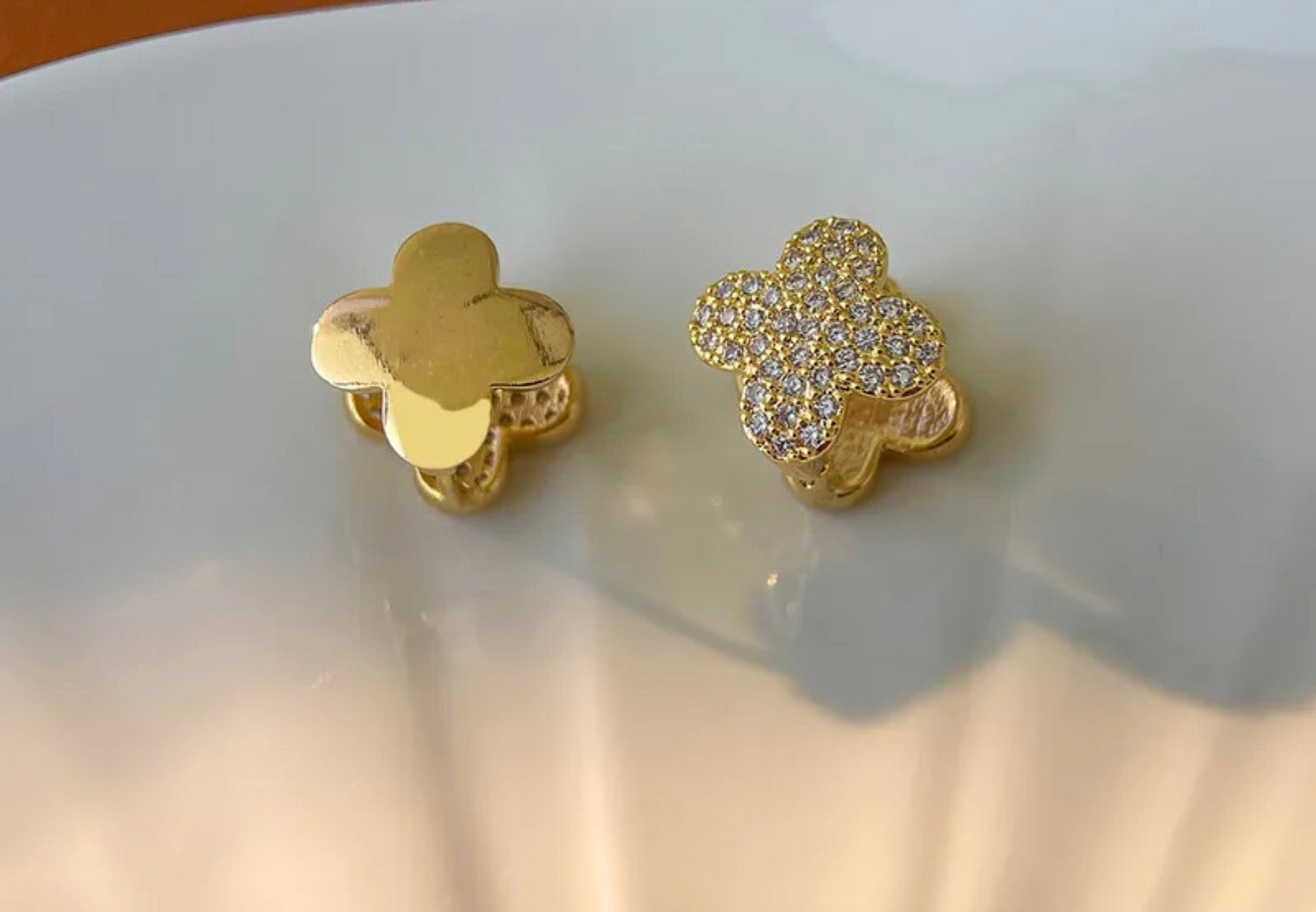 Everlasting Clover cute Spark Earrings 18k gold plated stainless