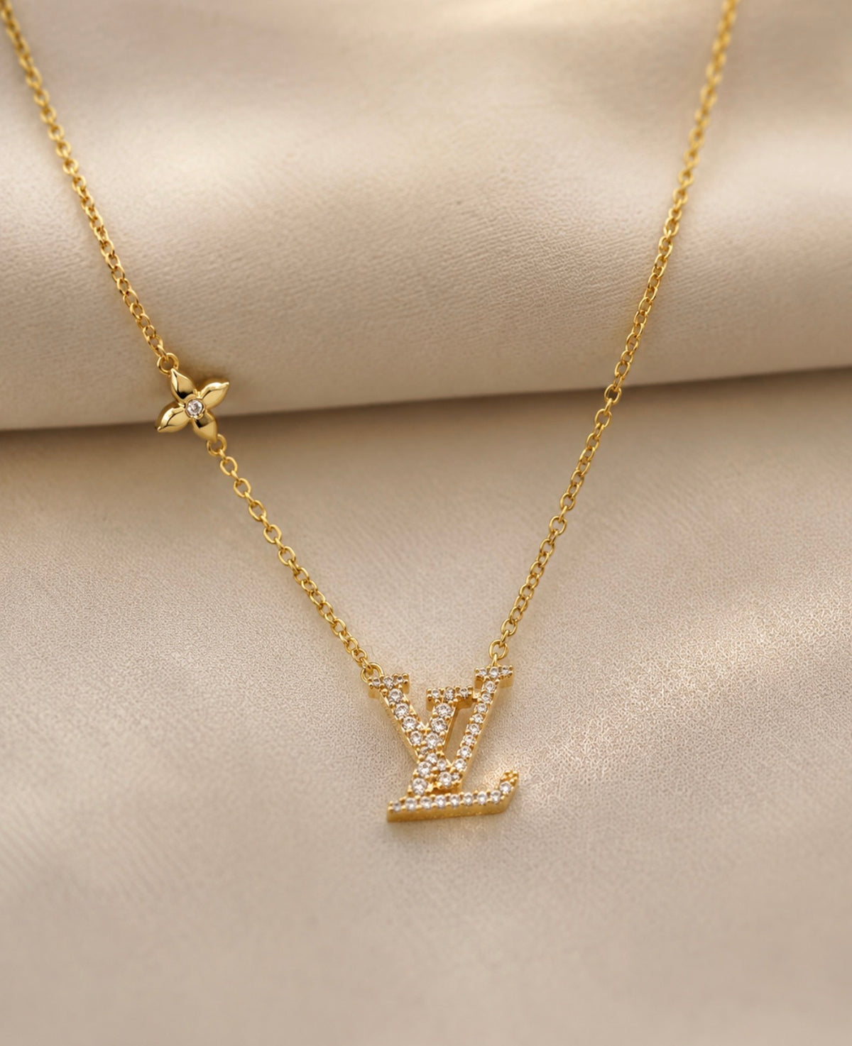 LV Crystal Gold Necklace ✨18k gold plated 316L stainless steel