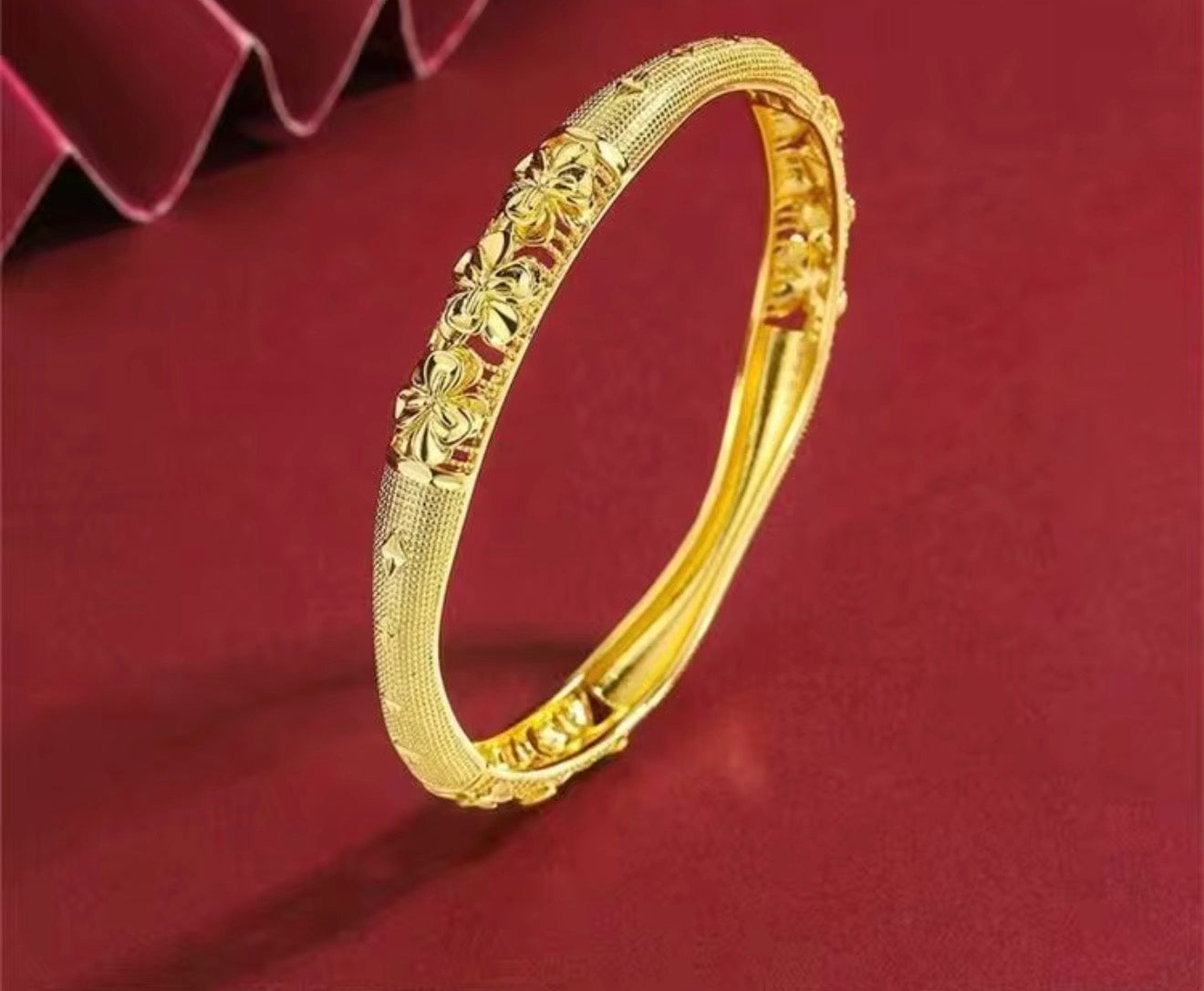 Heirloom Floral Royal Bangle 18k gold plated stainless steel