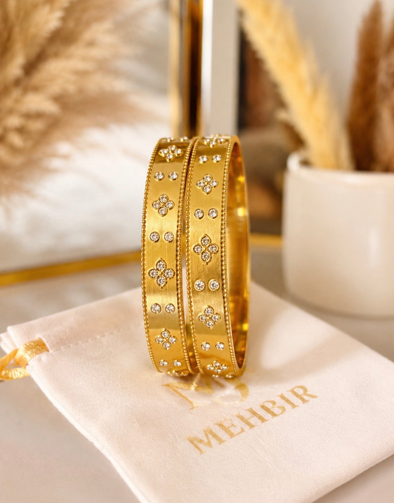 Luxe Four-Leaf Crystal Bangle 18k gold stainless (one)