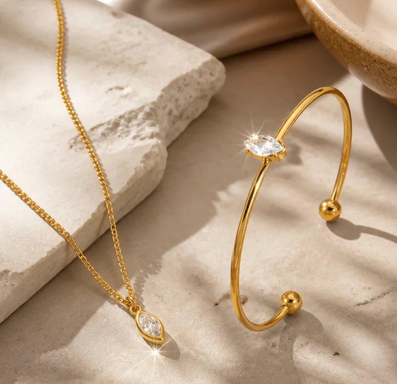 Crystal Kiss Jewelry Set ✨perfect for daily wear 18k gold plated 316L stainless steel