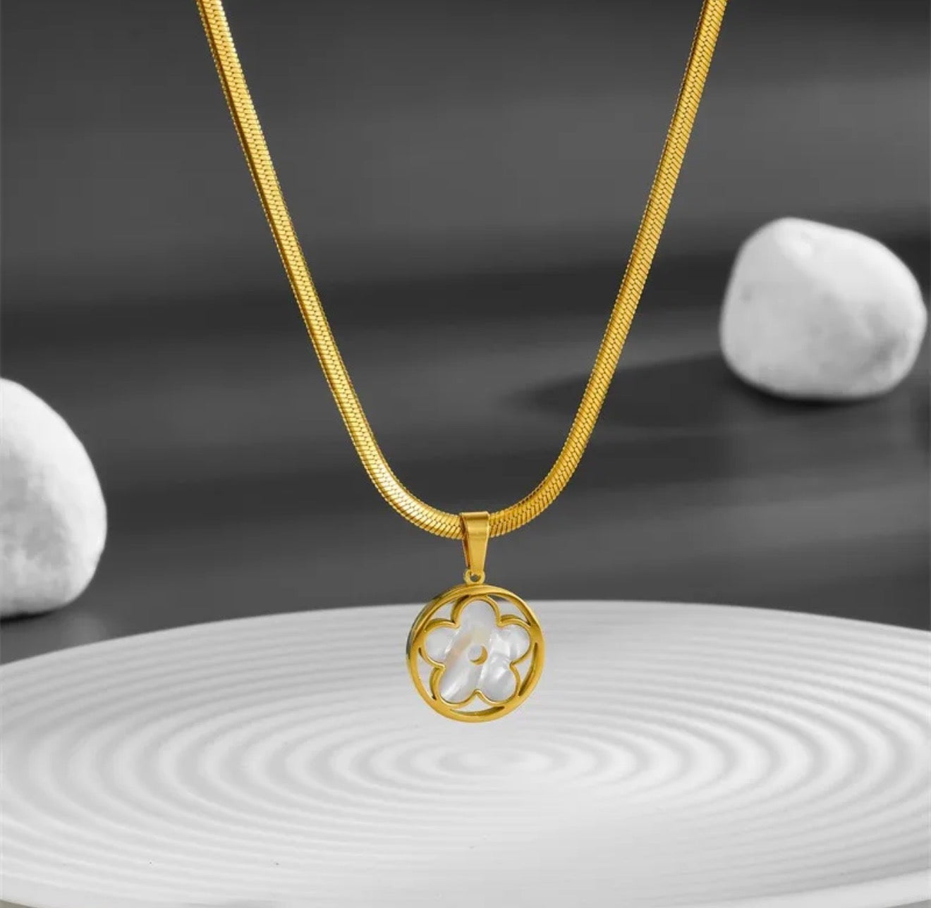 Golden Clover Pendant Necklace ✨316L stainless 18k gold plated