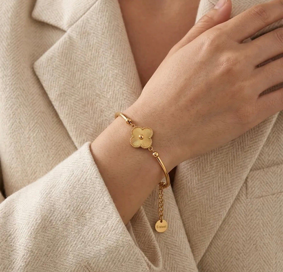 Golden Clover Cuff Bracelet ✨18 k gold plated stainless