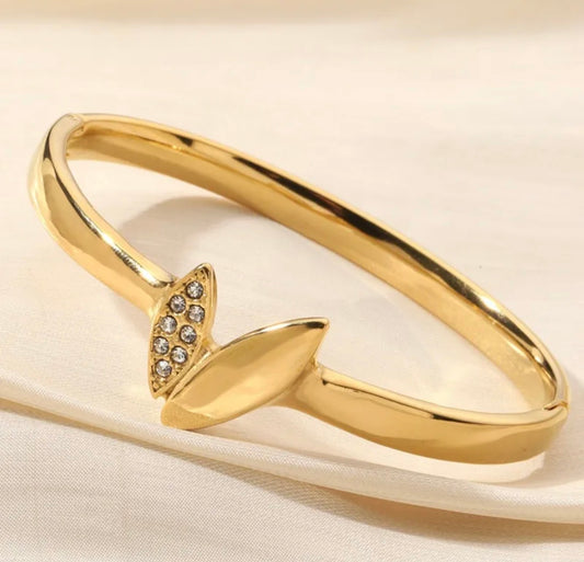 Rich & Simple looking bracelet 18k gold plated stainless
