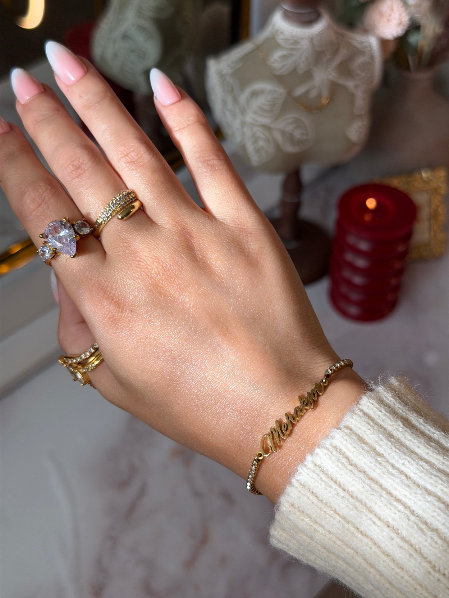 Coustomized unique style bracelet u can coustmized with any name u want come in perium quality stainless 18k gold plated