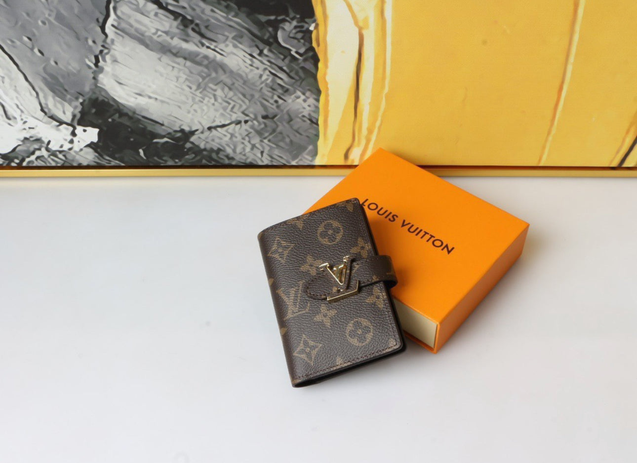 LV premium quality, good finish wallet