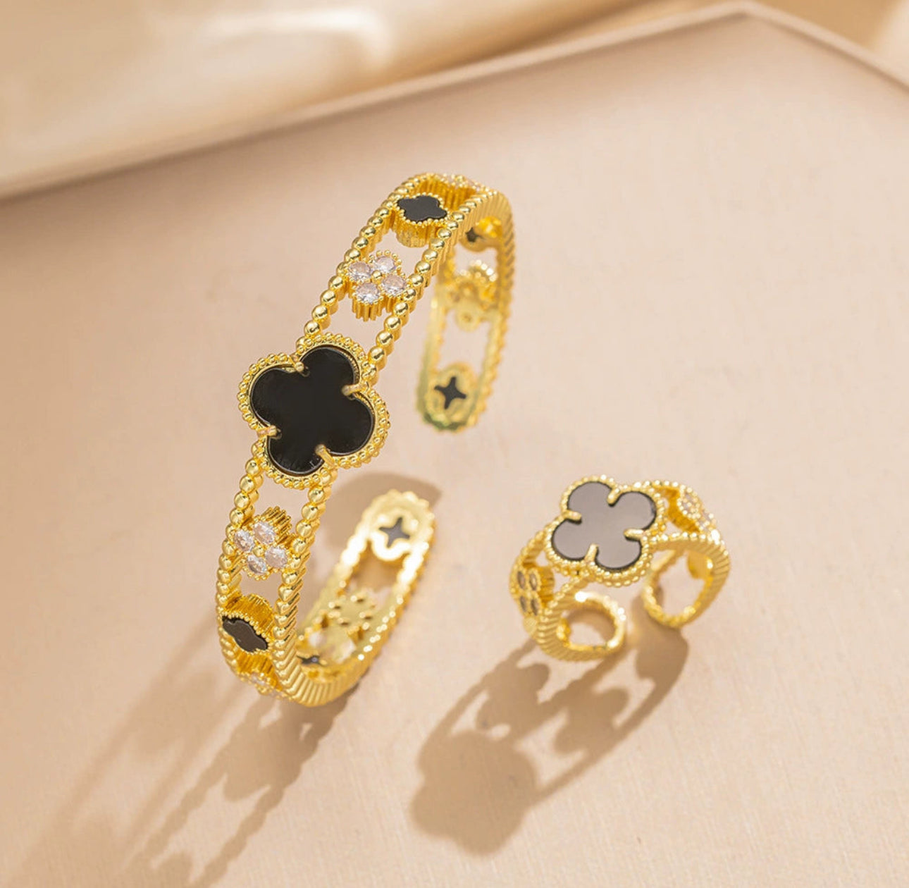 Gold-Plated Clover & Crystal Cuff Bracelet 304 stainless steel 18k gold plated ( bracelet)