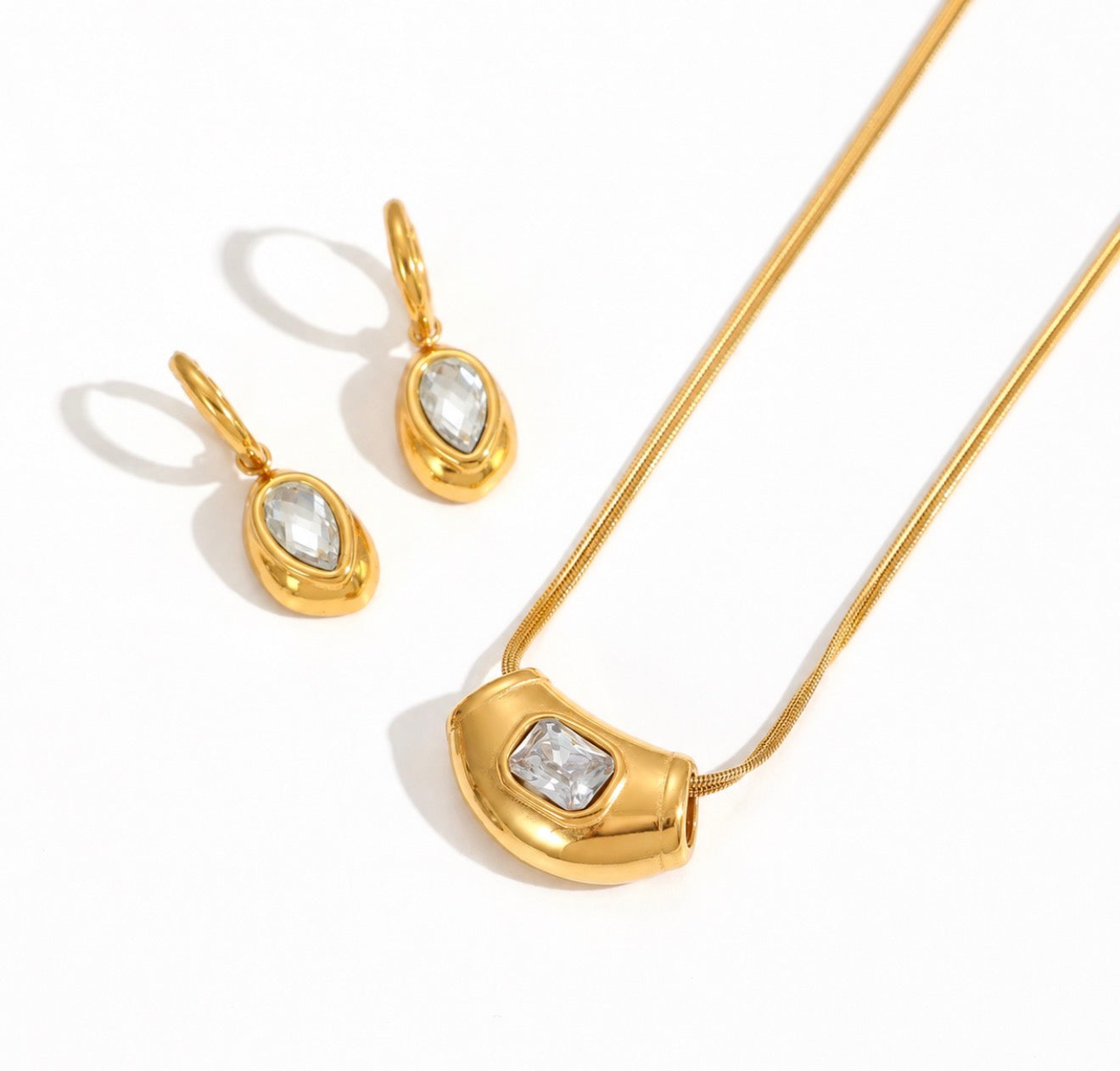 Golden Eclipse Necklace 18k gold plated stainless