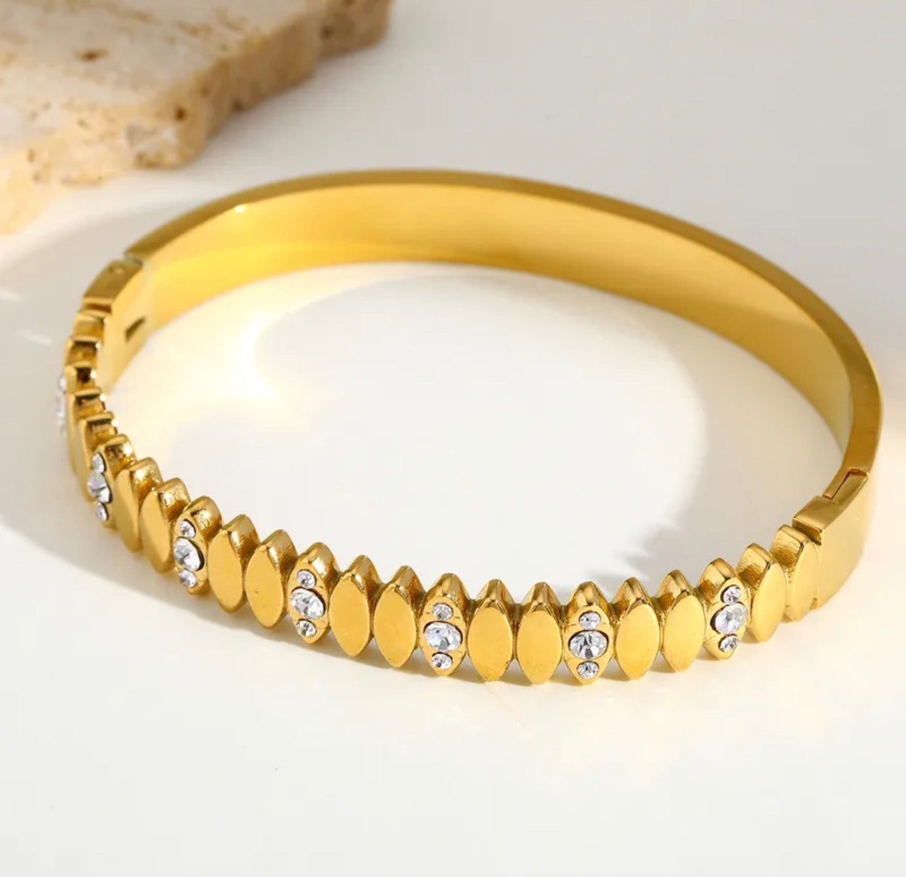 Sleek Shine Minimal Bangle 18k gold plated stainless steel