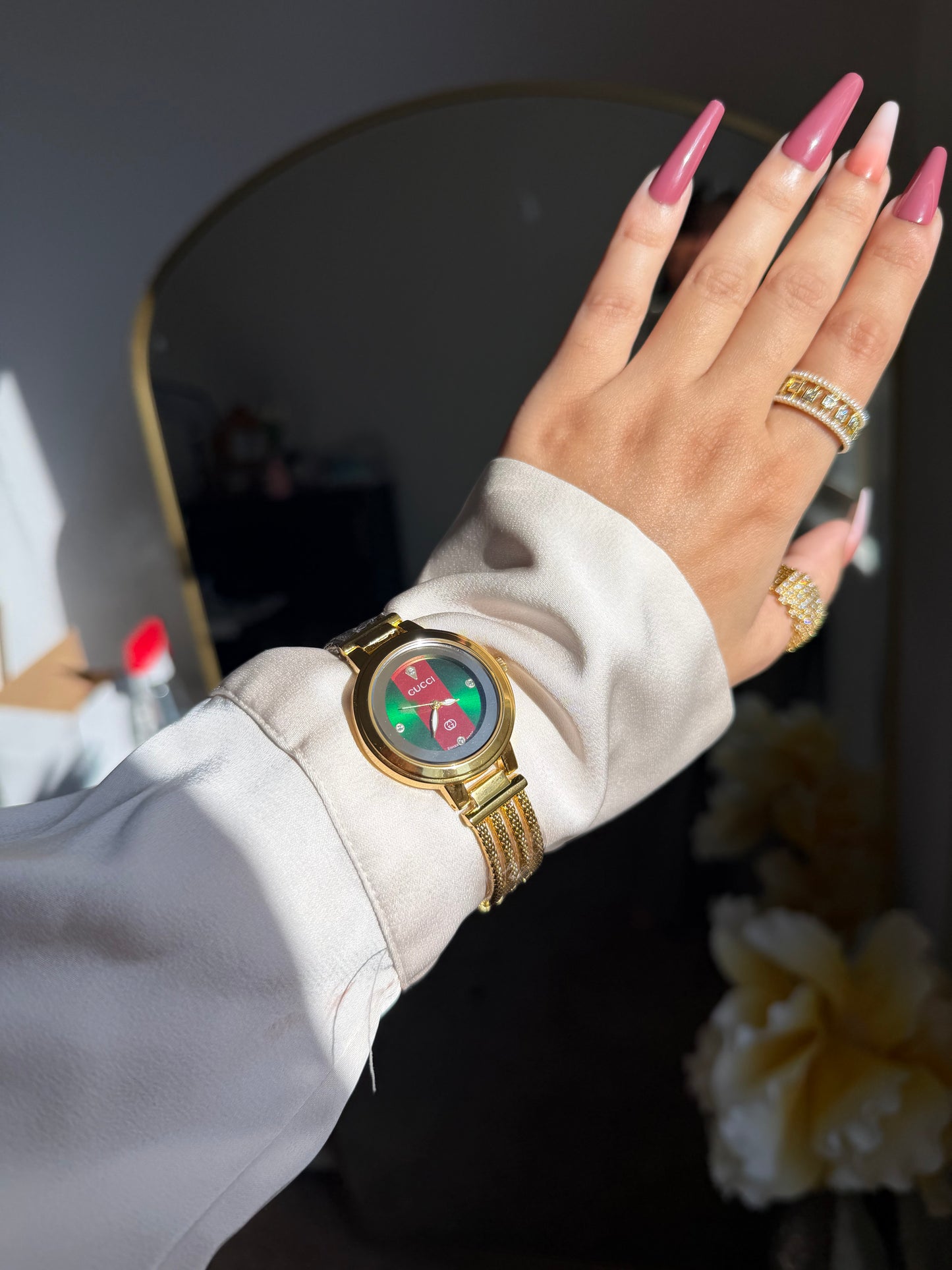 Luxurious gucci watch in premium quality stainless steel water resistant