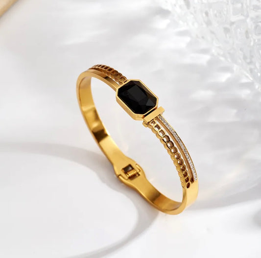 Black Empress Bracelet with shiny black stone stainless 18k gold plated